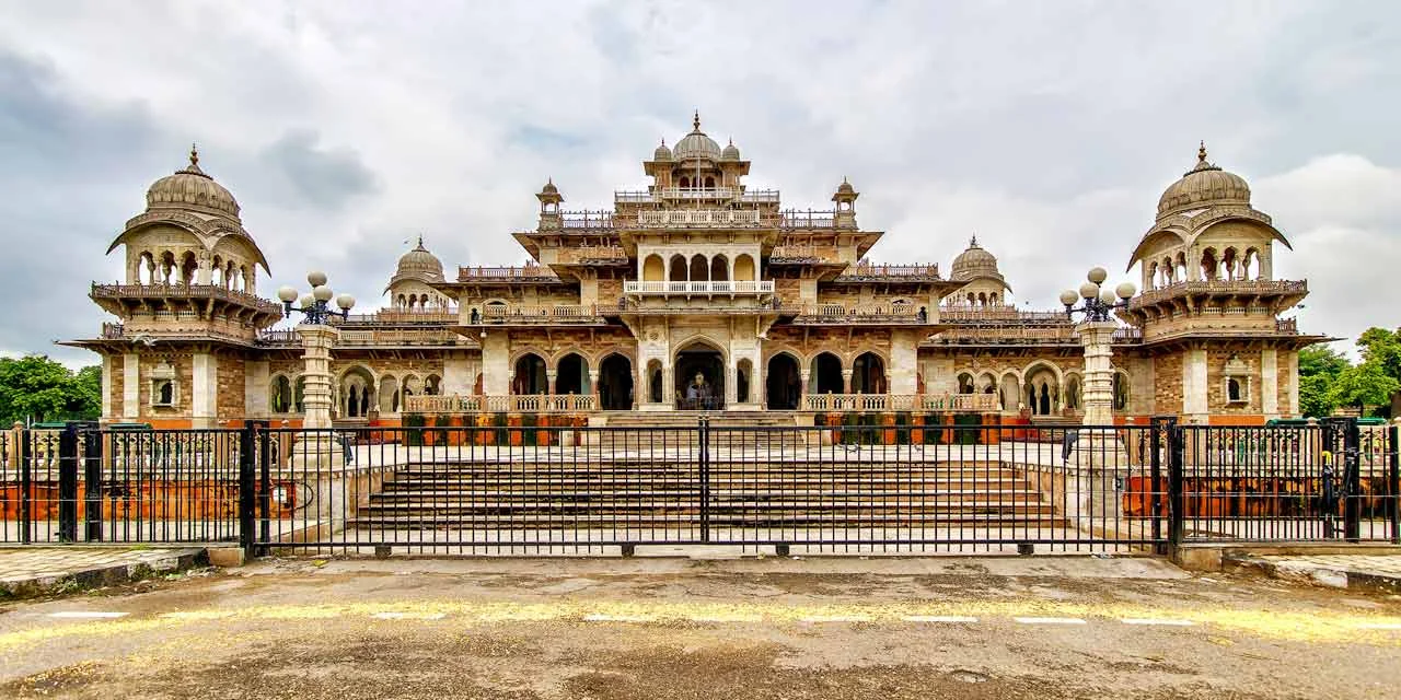 Delhi to Vrindavan Mathura Agra Fatehpur Sikri Jaipur 3N 4D Holiday Package