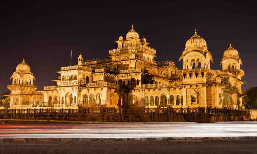 Delhi Vrindavan Mathura Agra Fatehpur Sikri Jaipur 4n 5d Holiday Package