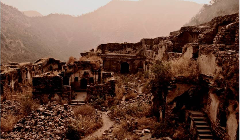 Bhangarh Fort Story 
Bhangarh Fort 
Two sides unveiled 